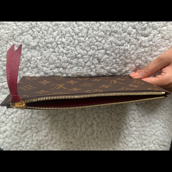 Monogram Louis Vuitton pouch - Picture 5 of 5